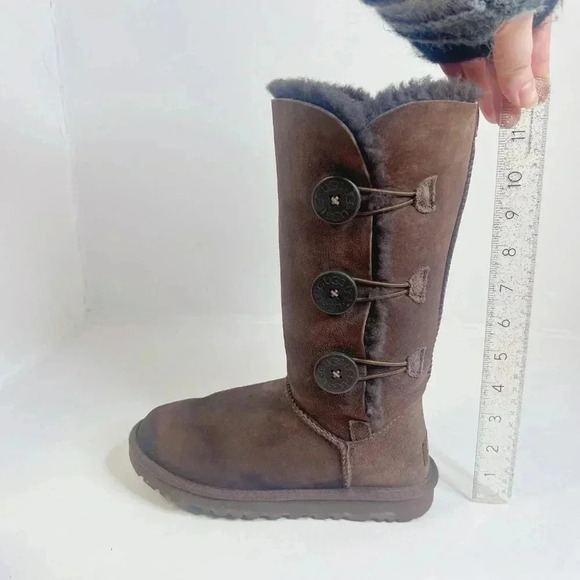 UGG Australia Bailey Button Tall Chocolate Brown Suede Boots 3 Buttons Size 5 US - Picture 7 of 11
